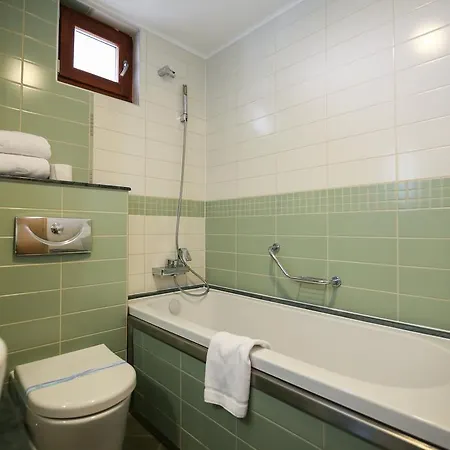 Private In Emerald Beach شقة