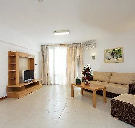 Private In Emerald Beach Lejlighed
